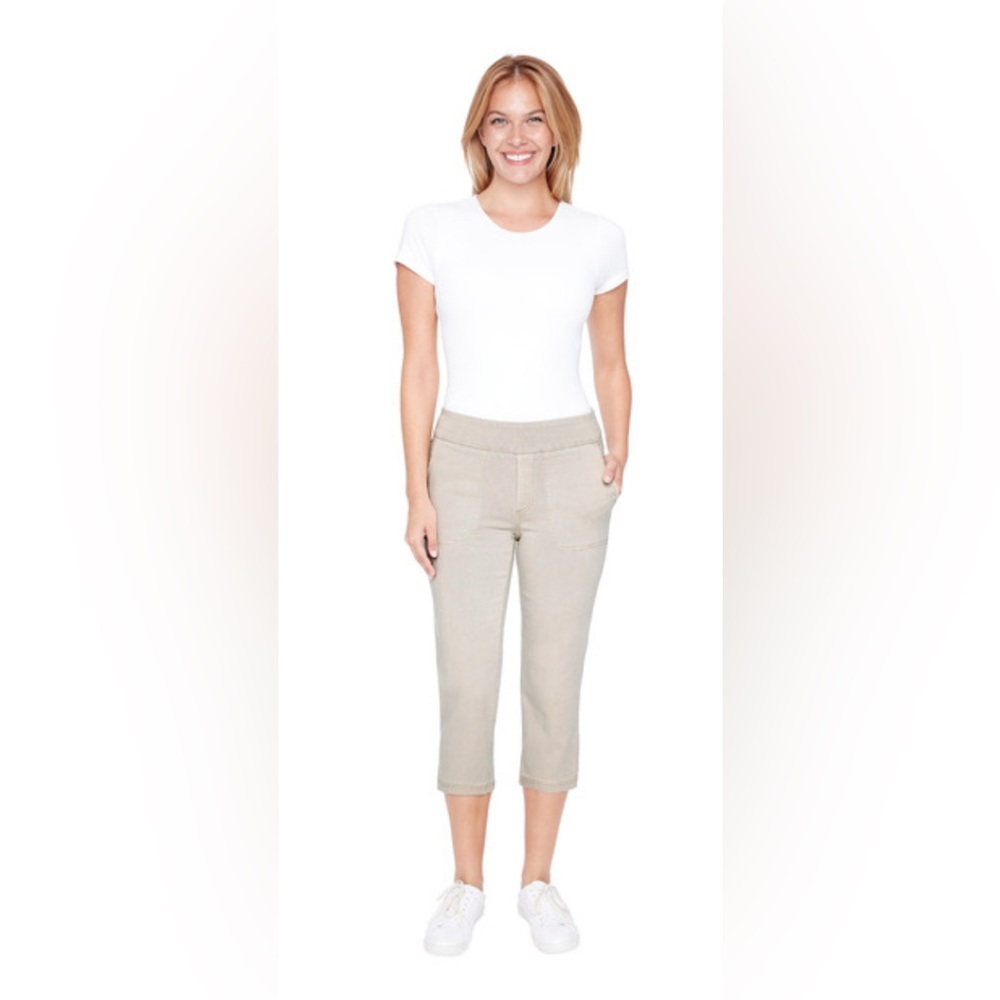 🌸 Women’s Up! Pull-On Capri Pants-Tan (NWT)